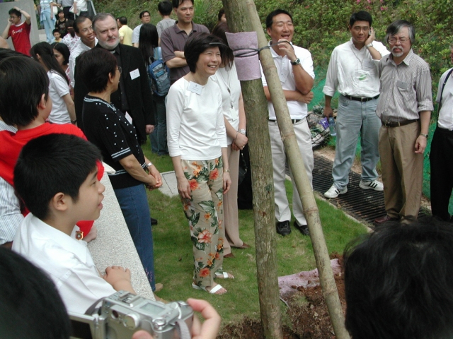 pd_tree_planting_08_20110308_2062105706